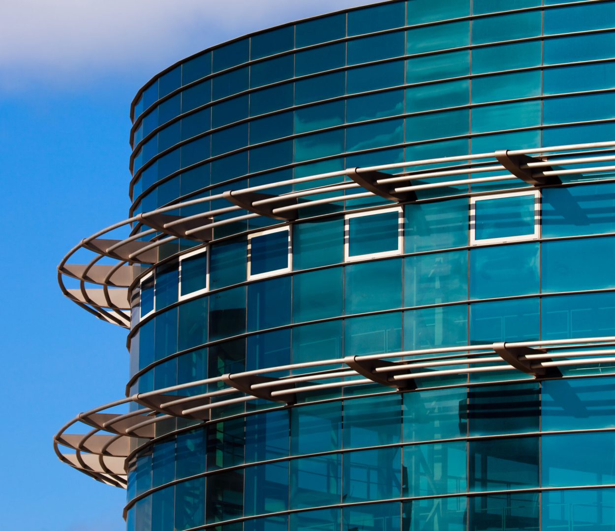 Office building on the basis of large windows and of modern style